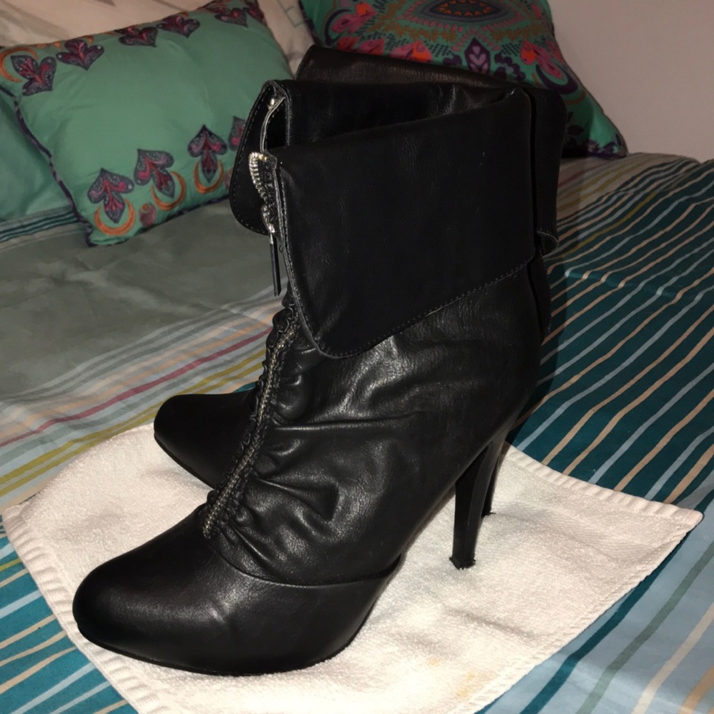 Kardashian Kollection zip booties